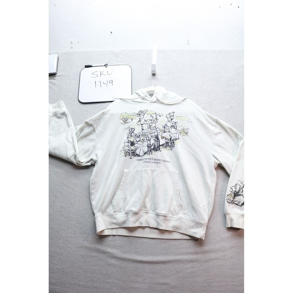 Disney Winnie the Pooh Hoodie XL Egret White Party Graphic Pullover WIN013AWNSC